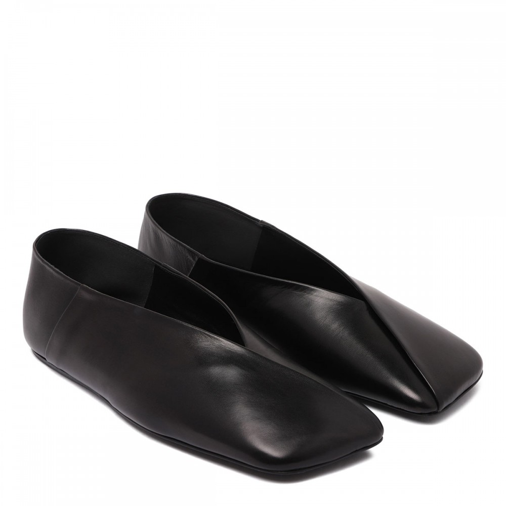Black leather ballerinas