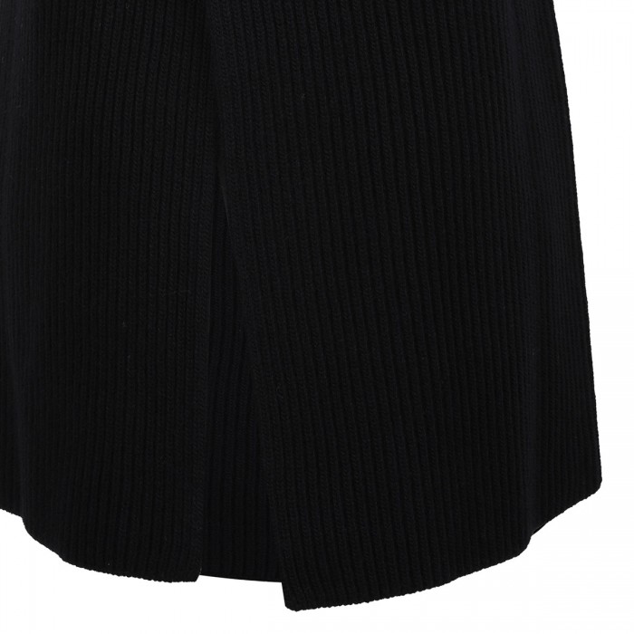 Black sleeveless knitted vest