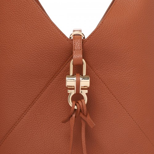 V-shaped M hobo bag 2
