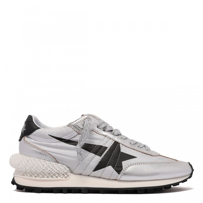 Marathon sneakers with black star