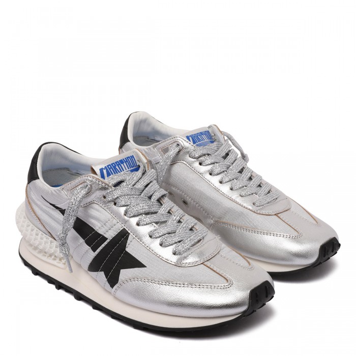 Marathon sneakers with black star