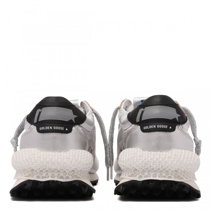 Marathon sneakers with black star