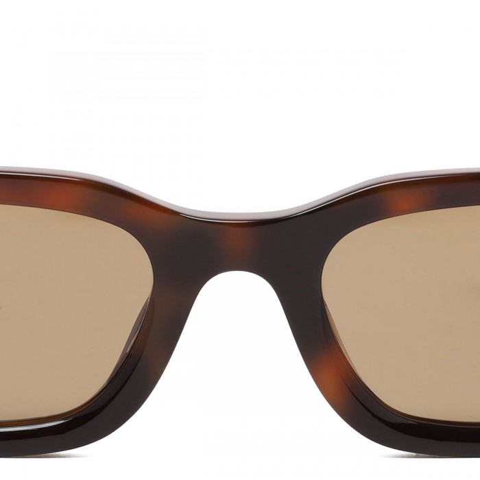 Cat eye frame sunglasses