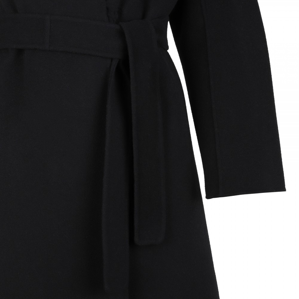 Esturia black coat