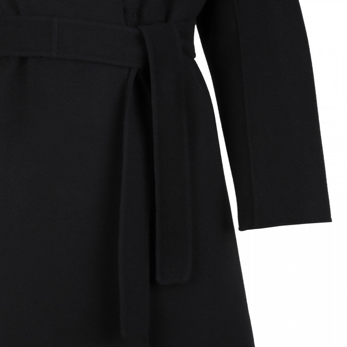 Esturia black coat