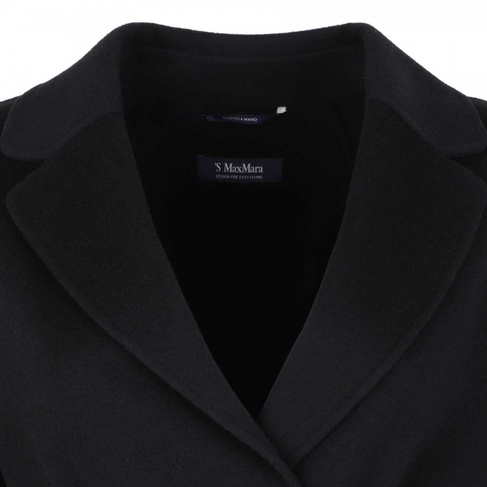 Esturia black coat