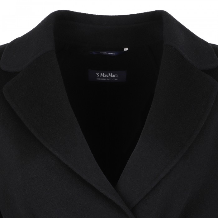 Esturia black coat