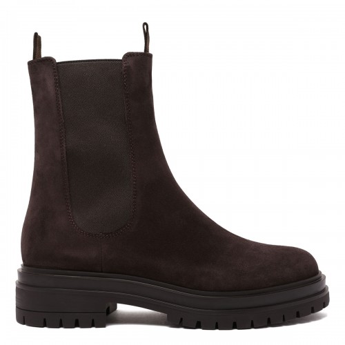 Chester Chelsea boots