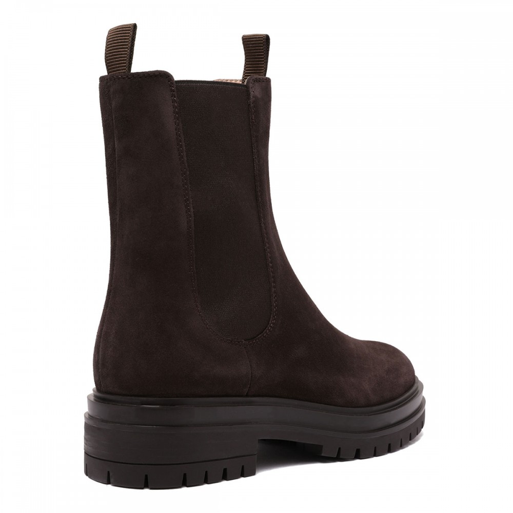 Chester Chelsea boots