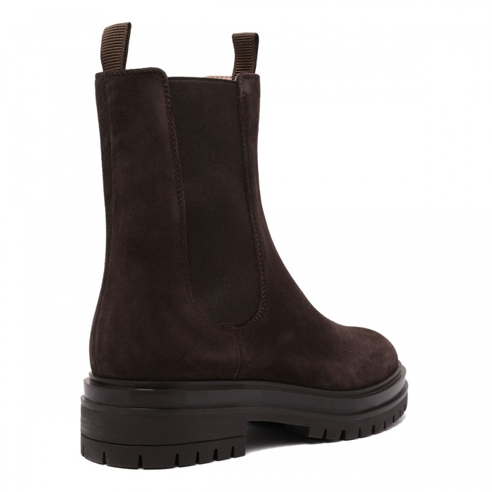 Chester Chelsea boots