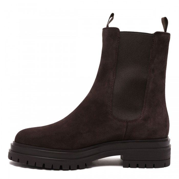 Chester Chelsea boots