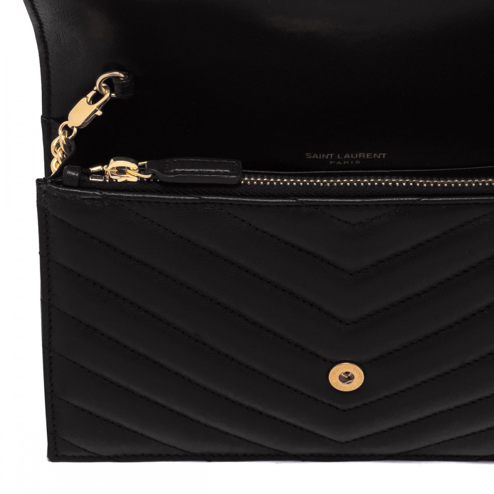 Cassandre envelope chain pouch