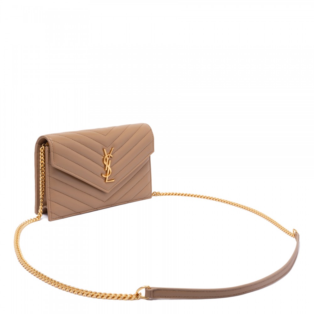 Cassandre envelope chain pouch