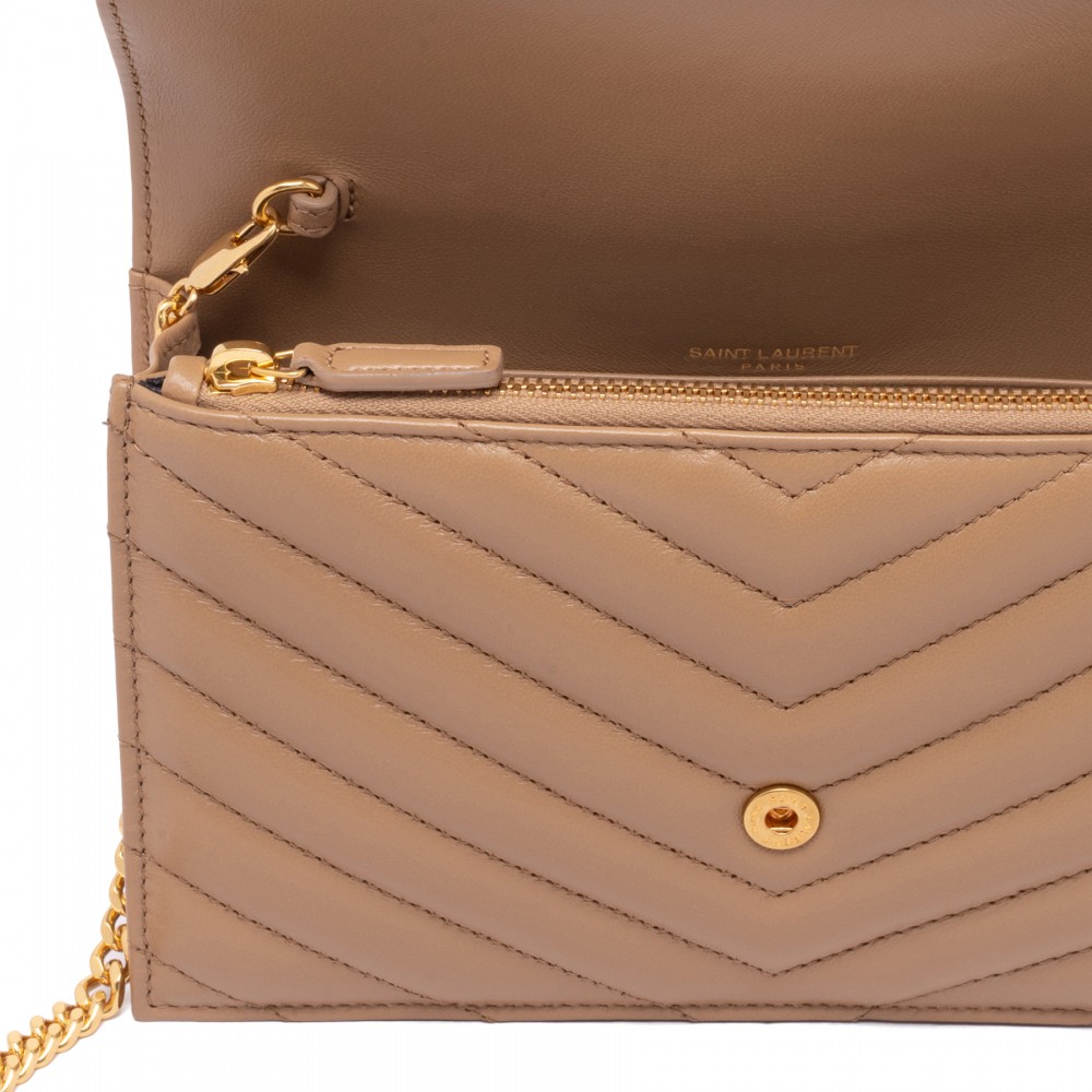 Cassandre envelope chain pouch