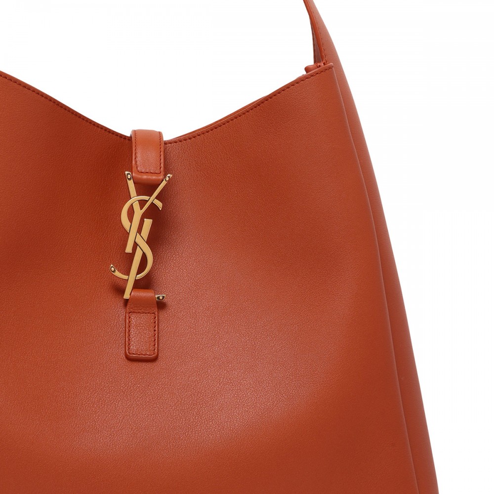 Le 5 à 7 large shoulder bag