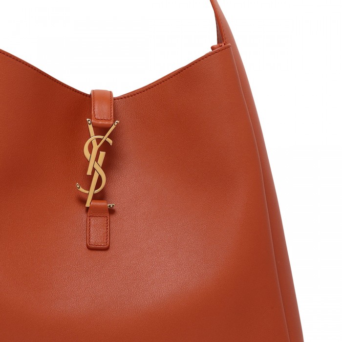 Le 5 à 7 large shoulder bag