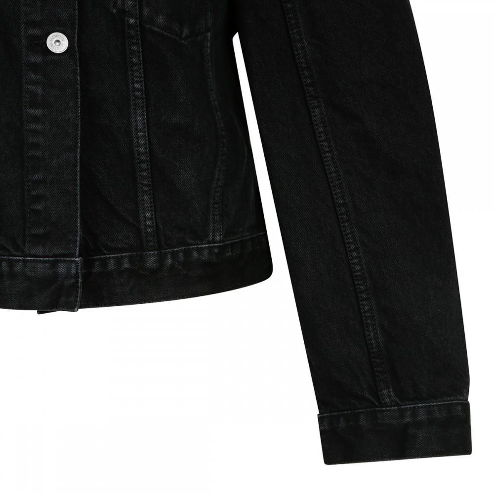 The de-Nîmes denim jacket