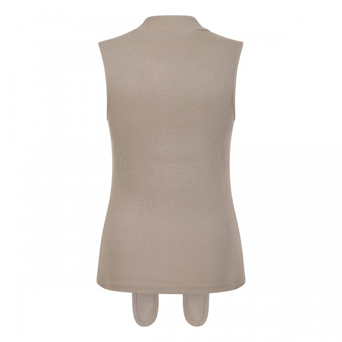 Asymmetrical fitted top