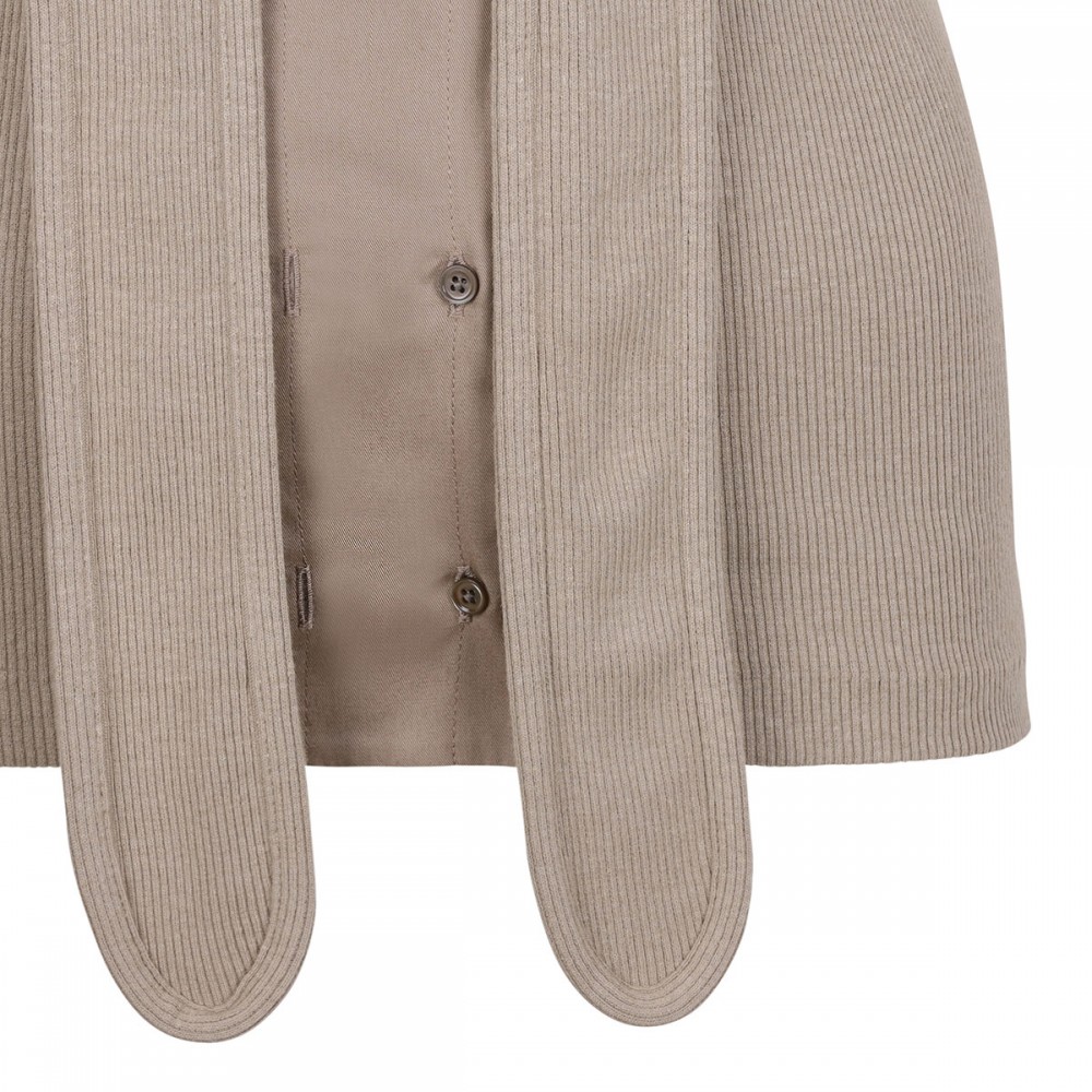 Asymmetrical fitted top