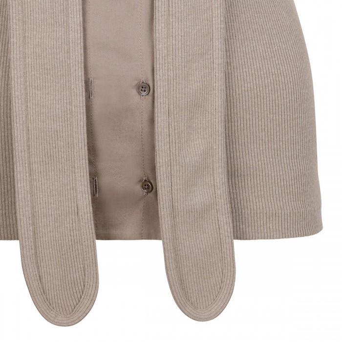 Asymmetrical fitted top