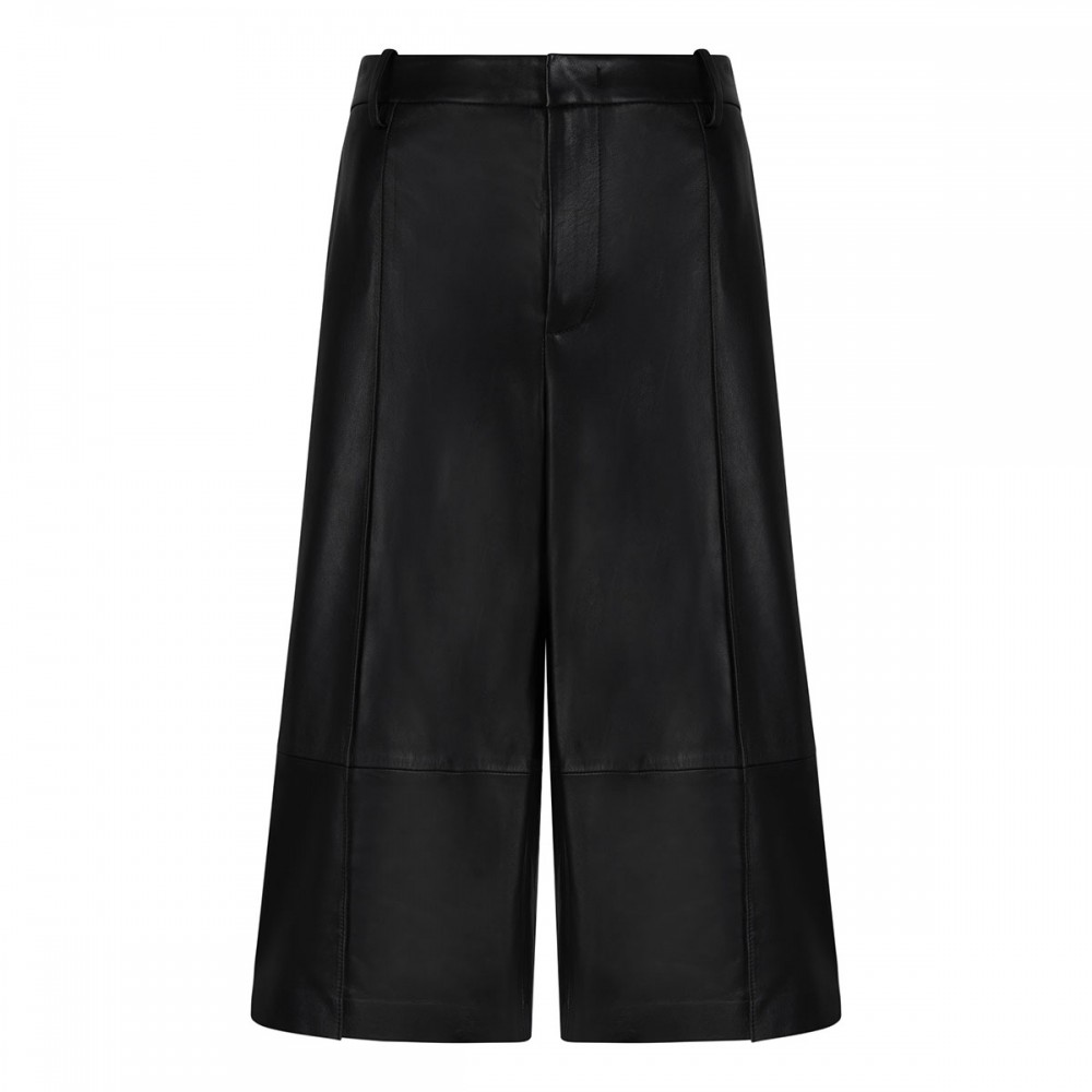 Leather bermuda shorts