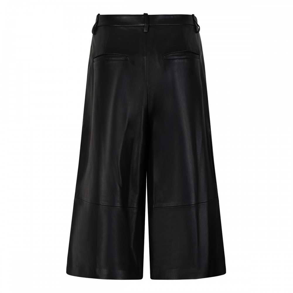Leather bermuda shorts