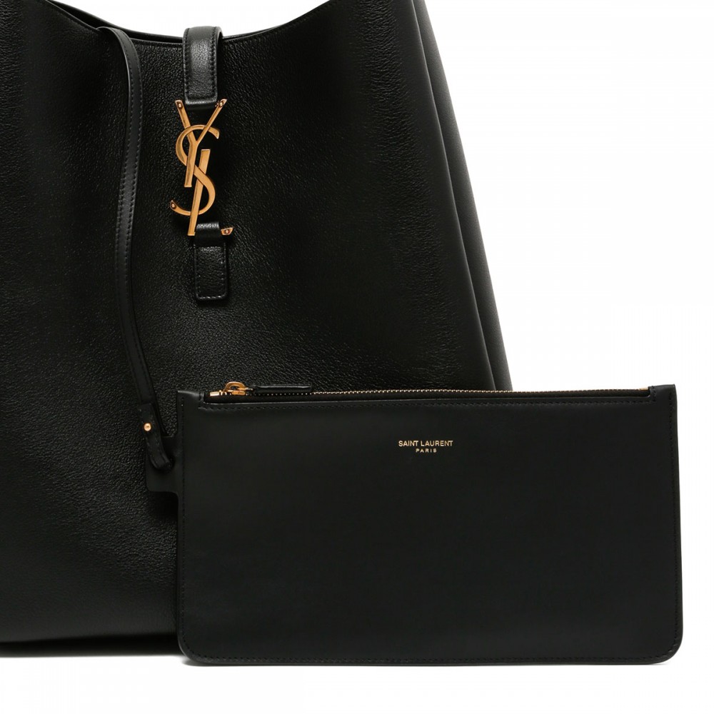 Le 5 à 7 large shoulder bag